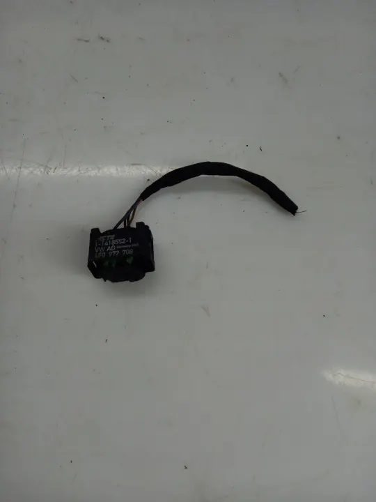 Enchufe eléctrico OEM 4F0972708 para radares VW Audi image 2