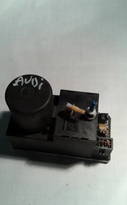 Pompe de verrouillage central OEM 8D0862257C Audi A4 B5 image 2