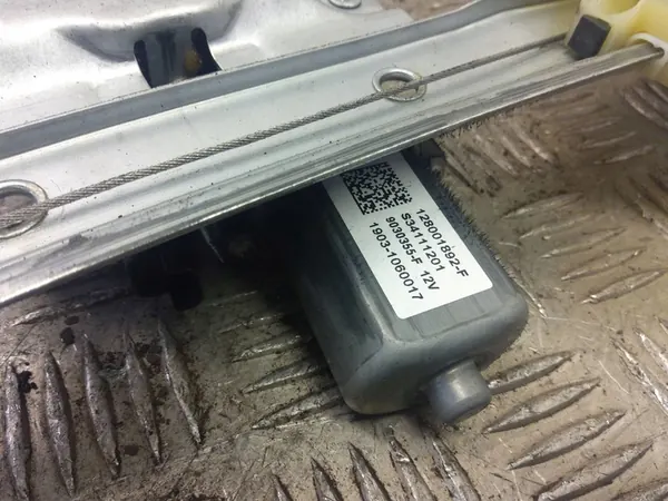 Elevador de vidro dianteiro esquerdo Dacia Duster II 807210272R image 4