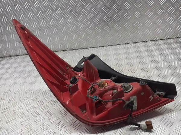 Luz trasera derecha Nissan Tiida 1.6 26550EM00A image 3