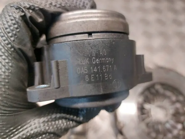 Volante de Dupla Massa VW Golf V 06F105266K image 7