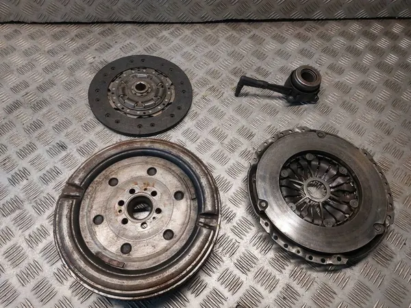 Volante de Dupla Massa VW Golf V 06F105266K image 8