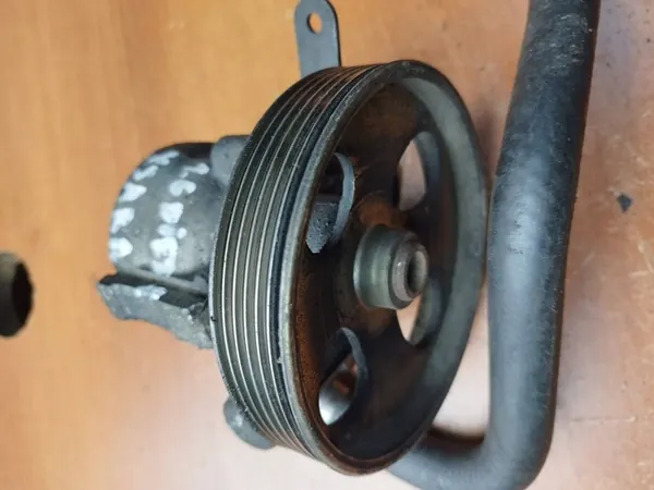 Servostyrningspump Citroen Peugeot 1.6HDI image 3