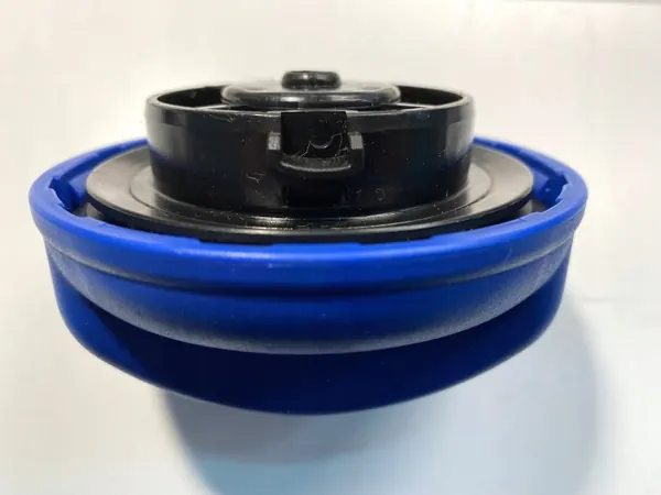 Käytetty AdBlue-korkki OEM 2135146347223 - 96mm image 4