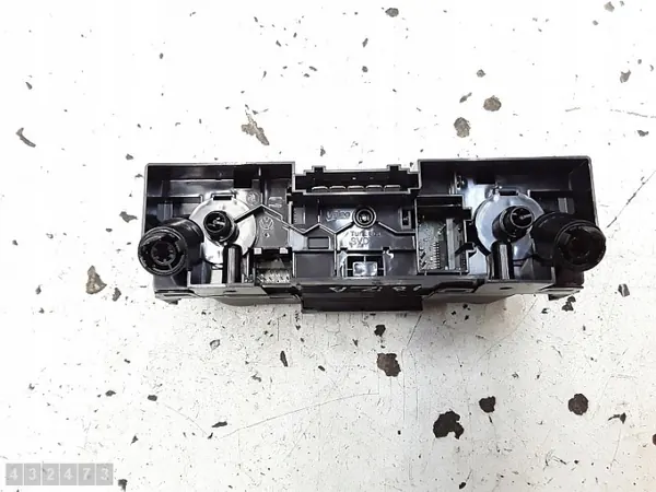 Seat ilmastointiohjain OEM 6p0820045 - Käytetty image 4