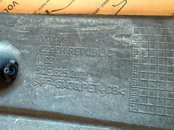 Audi Q3 83A Rechter Onderkast OEM 5QF825202 image 3