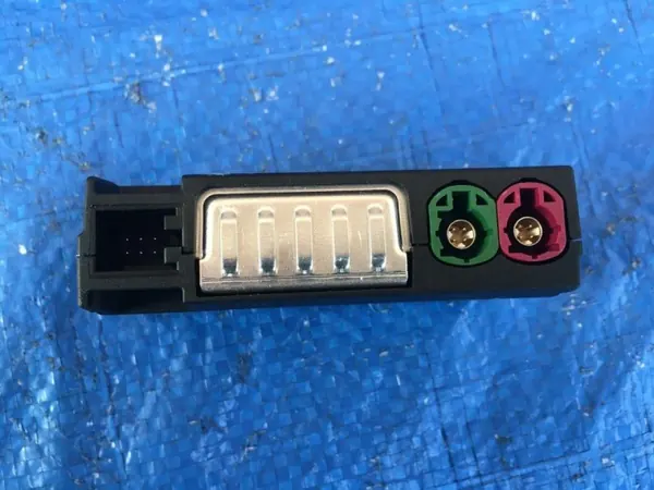 Audi Q5 USB-Anschluss OEM 8W0035708A - Gebraucht image 4