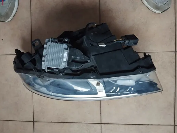 VOLVO S60 V60 Vasemman Xenon Ajovalon 31420108 image 4