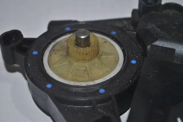 Vasen etuikkunan moottori VW Touran 1T0959701A image 9