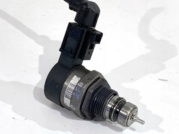 Capteur de pression carburant OEM 057130764AB VW Passat B7 image 2