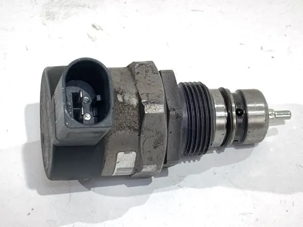 Capteur de pression carburant OEM 057130764AB VW Passat B7 image 3