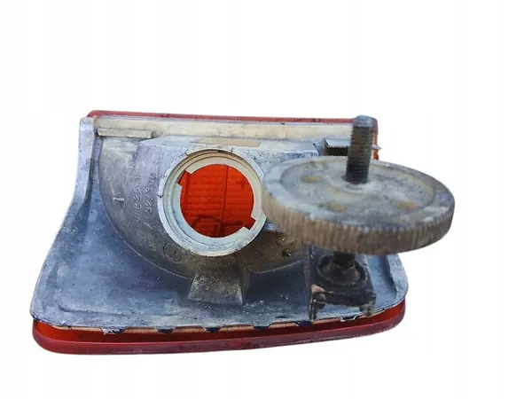 Mercedes-Benz 190 W201 etuvalo OEM 1305232034 image 4