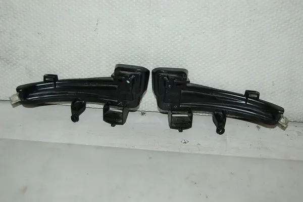 Indicador Direito Skoda Superb 3V0949102 image 2