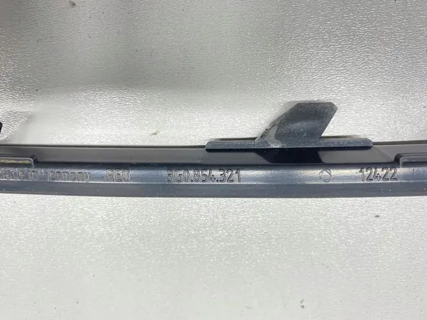 Vasemman etupuskimen koriste VW Passat B8 2014-2019 image 2