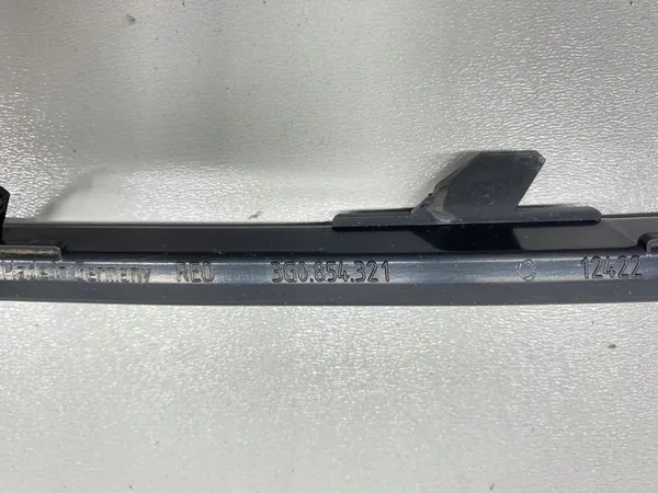 Vasemman etupuskimen koriste VW Passat B8 2014-2019 image 3