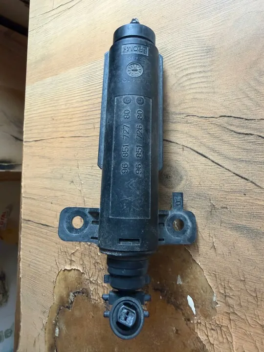 Lava-farol direito Peugeot 3008 OEM 070222 image 2