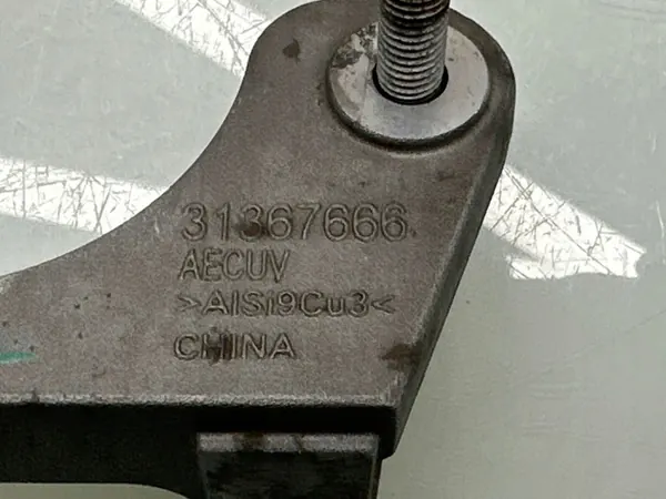 Volvo XC40 2021 Drivaxellagerfäste OEM 31367666 image 6