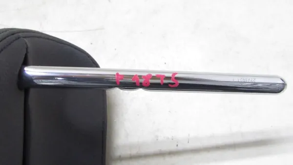 BMW X1 F48 bakre mittstödhuvud OEM GIS61084 image 5