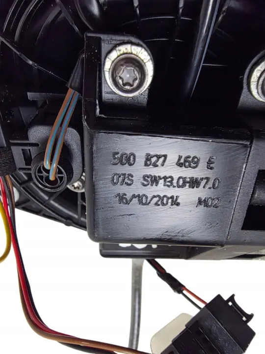 Bouton de coffre VW Golf VII OEM 5G0827469E image 4