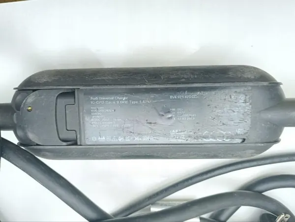 Cable de carga Audi E-Tron OEM 8V4971675DA image 9