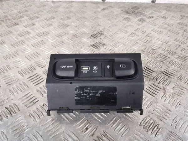 Hyundai Santa Fe USB-aansluiting OEM FBZ12369 image 2