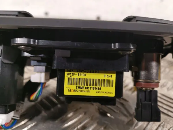 Hyundai Santa Fe USB-aansluiting OEM FBZ12369 image 3