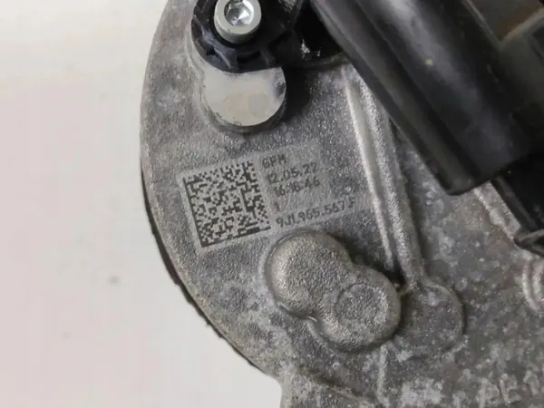 Pompe à eau Porsche Taycan OEM 9J1965567F - Occasion image 4