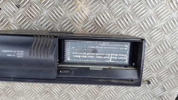 Changer CD Jeep Cherokee WJ P56038579AC OEM image 4
