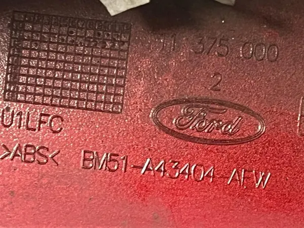 Moldura maletero Ford Focus 3 OEM BM51-A43404-AFW image 7