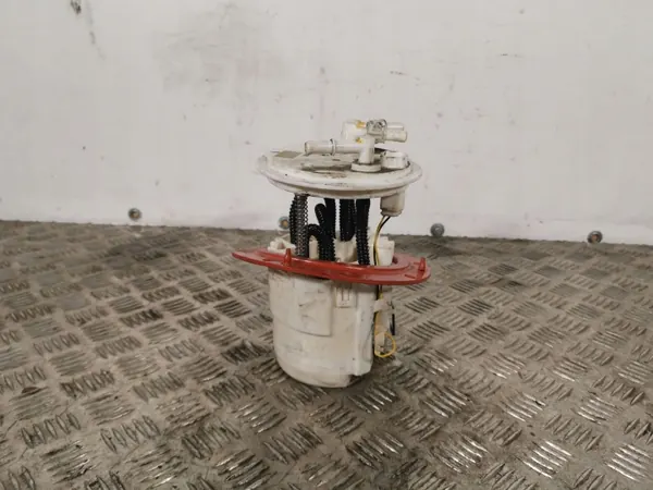Subaru Kraftstoffpumpe OEM 1019626600 - Gebraucht image 2