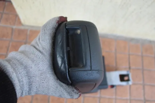 Reposabrazos central piel negro usado OEM 8E0864207D image 3