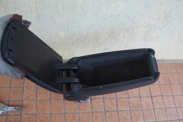 Reposabrazos central piel negro usado OEM 8E0864207D image 4