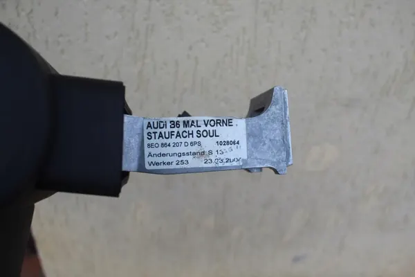 Reposabrazos central piel negro usado OEM 8E0864207D image 6