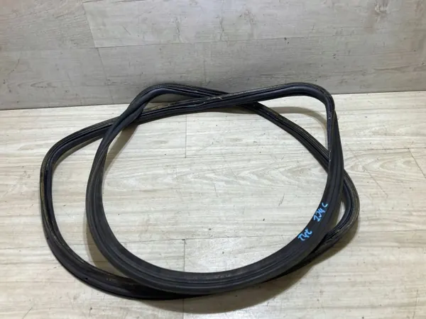 Mercedes-Benz C W204 2011 takaluukun tiiviste OEM image 3