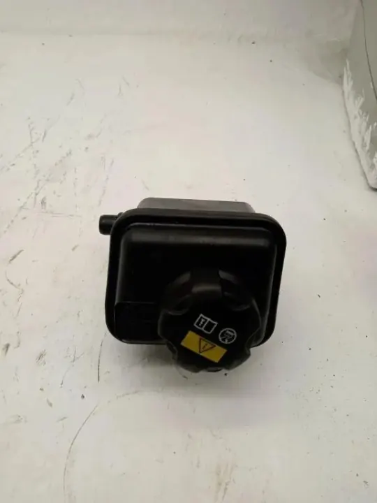 BMW X5M F85 2017 Kühlmittelausgleichsbehälter OEM 7841266 image 4