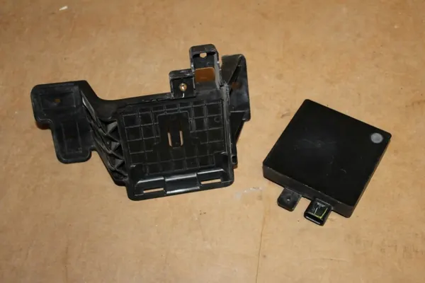 Radar traseiro direito Lincoln MKC OEM EJ7T-14C689-DB image 2