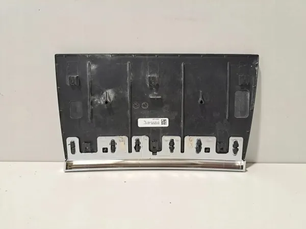 BMW M8 middenconsole bekleding OEM 9121902 - Gebruikt image 5