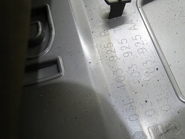 Couvercle Supérieur Moteur Golf VI Passat B7 2.0 TDI OEM image 6