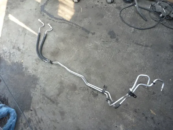 Tuyaux de Refroidissement d'Huile OEM 68268594AE Dodge RAM 4x4 2019 image 3