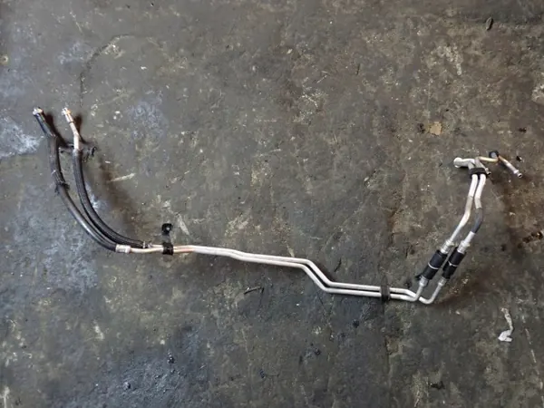 Tuyaux de Refroidissement d'Huile OEM 68268594AE Dodge RAM 4x4 2019 image 9