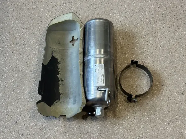 Volvo XC90 Hintere Luftfederung Tank OEM 31360725 image 2