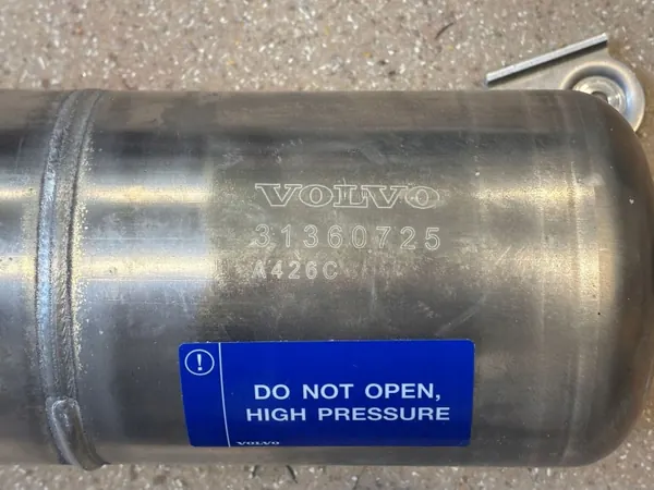 Volvo XC90 Hintere Luftfederung Tank OEM 31360725 image 3
