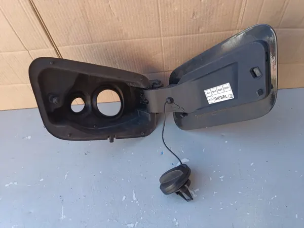 Bouchon de trappe à carburant Opel Grandland X OEM image 3