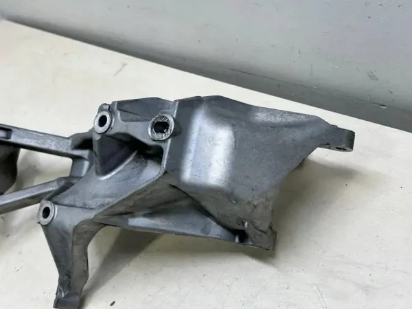 Soporte compresor aire acondicionado Porsche OE 03H260087E image 4