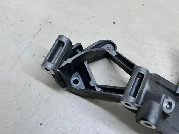 Soporte compresor aire acondicionado Porsche OE 03H260087E image 6