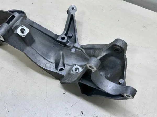 Soporte compresor aire acondicionado Porsche OE 03H260087E image 9