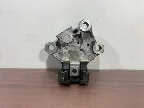 Mitsubishi FBZ27924 versnellingsbak kussen - Gebruikt OEM image 2
