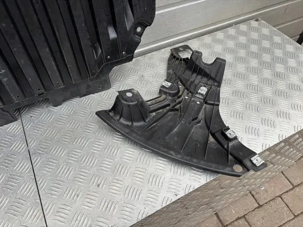 MERCEDES W206 C-KLASA NEDRE STÖTFANGERSKYDD AMG A2065202300 image 3