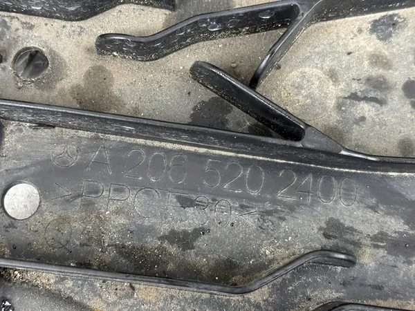 MERCEDES W206 C-KLASA NEDRE STÖTFANGERSKYDD AMG A2065202300 image 6