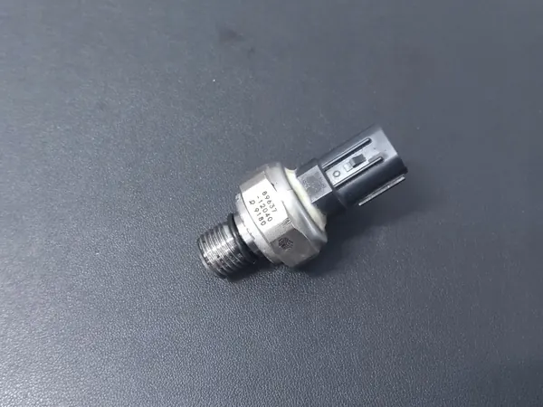Sensor pressão combustível OEM 8963712040 Toyota Yaris image 2